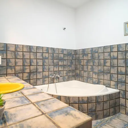 3 Bedroom Beautiful In بيت للعطل