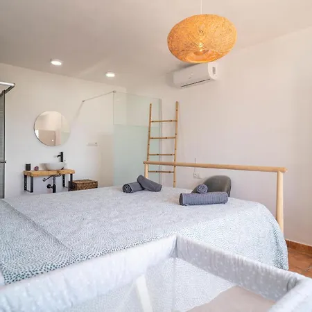 3 Bedroom Beautiful In ميخاس