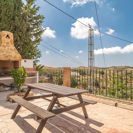 3 Bedroom Beautiful In ميخاس