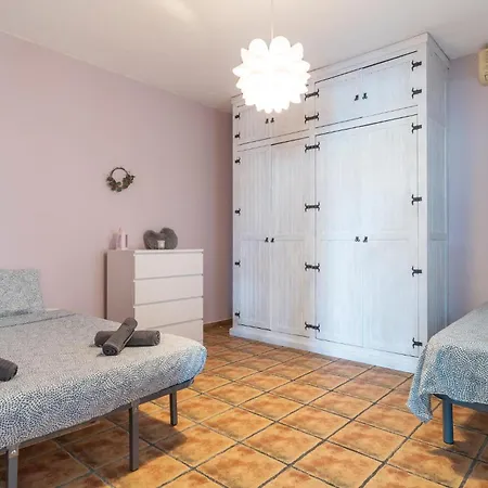 3 Bedroom Beautiful In بيت للعطل